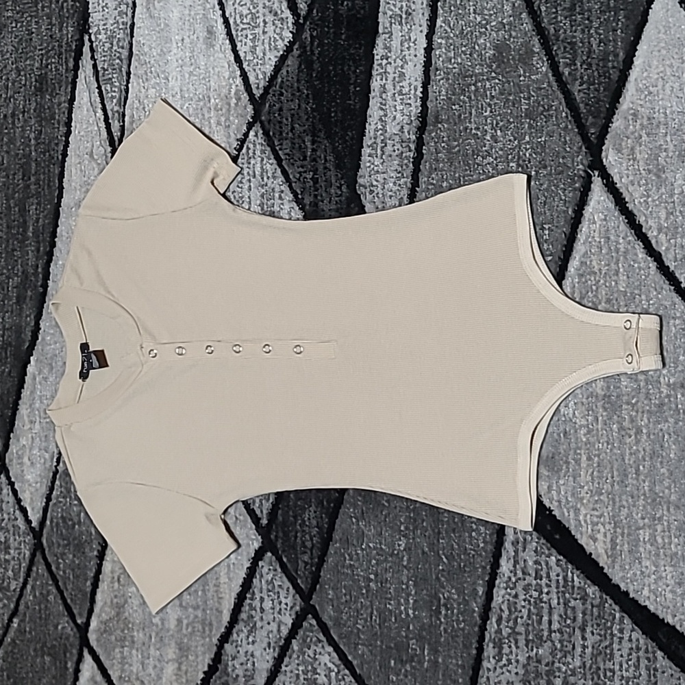RUE 21 RIBBED HALF-SNAP KHAKI COLOR BODYSUIT